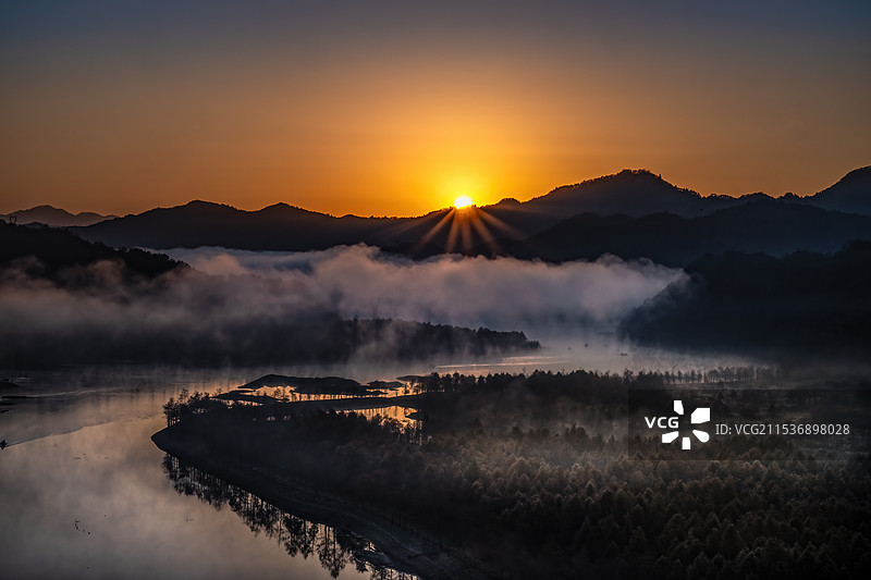 杉林日出——安徽宁国方塘红衫林图片素材