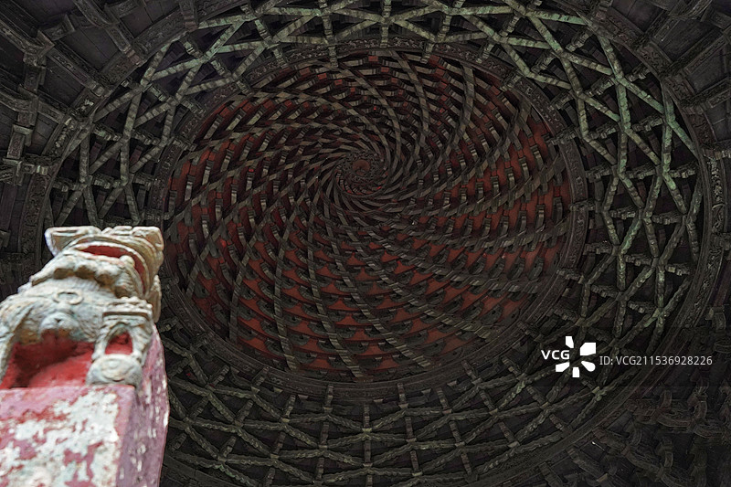 浙江省绍兴市诸暨市枫桥古镇紫薇侯庙古戏台藻井图片素材