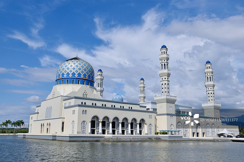 马来西亚沙巴蓝色水上清真寺图片素材