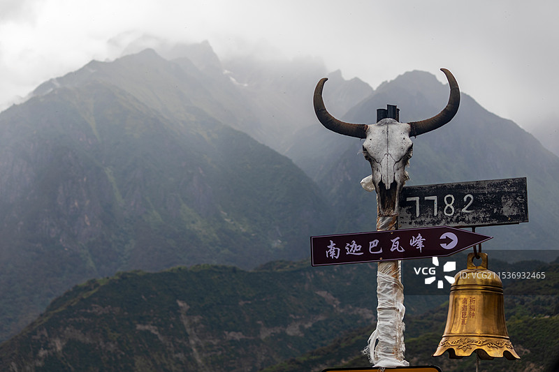 南迦巴瓦峰图片素材