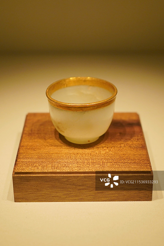 国家博物馆藏隋代镶金边白玉杯图片素材
