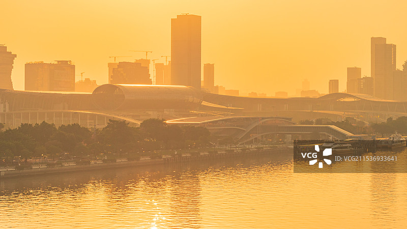 琶洲大桥黄昏夕阳下的科幻科技感城市风光图片素材