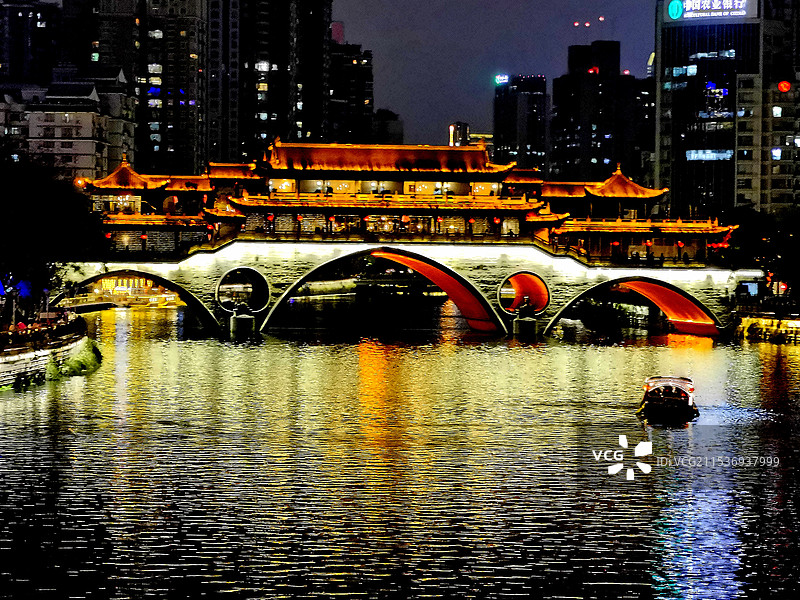 夜晚下的九孔桥图片素材