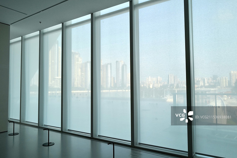 现代建筑公共空间内部窗外城市风光（空间设计应用）图片素材