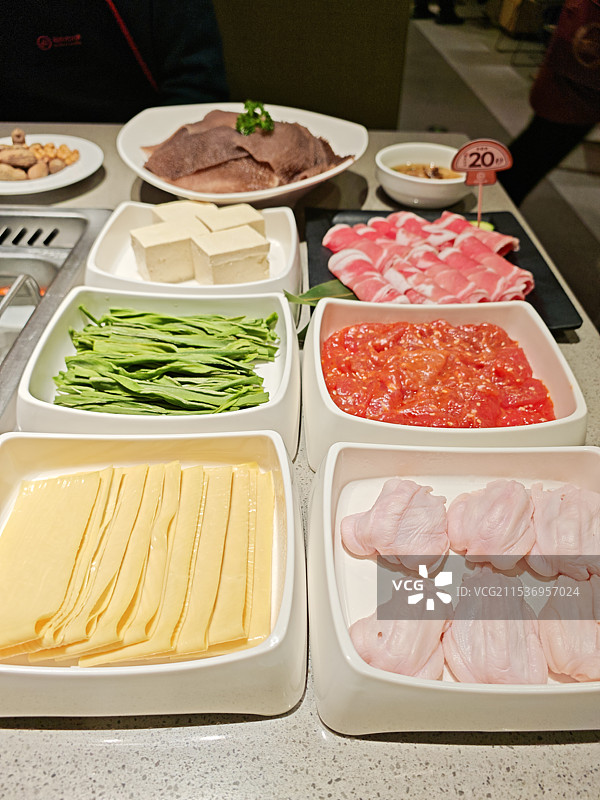 火锅材料豆腐鸭爪毛肚鲜牛肉图片素材