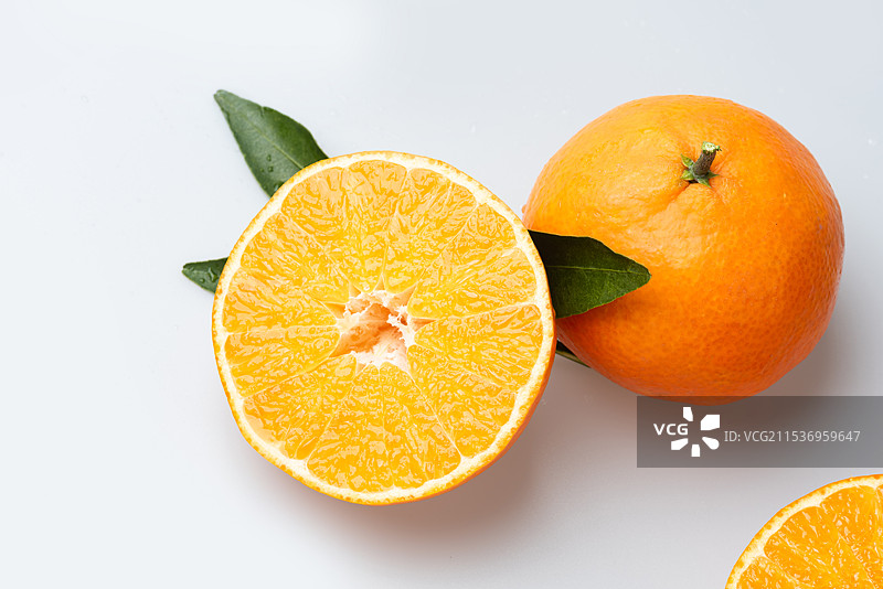 孤立在白色背景上的新鲜爱媛果冻橙高清特写图片素材