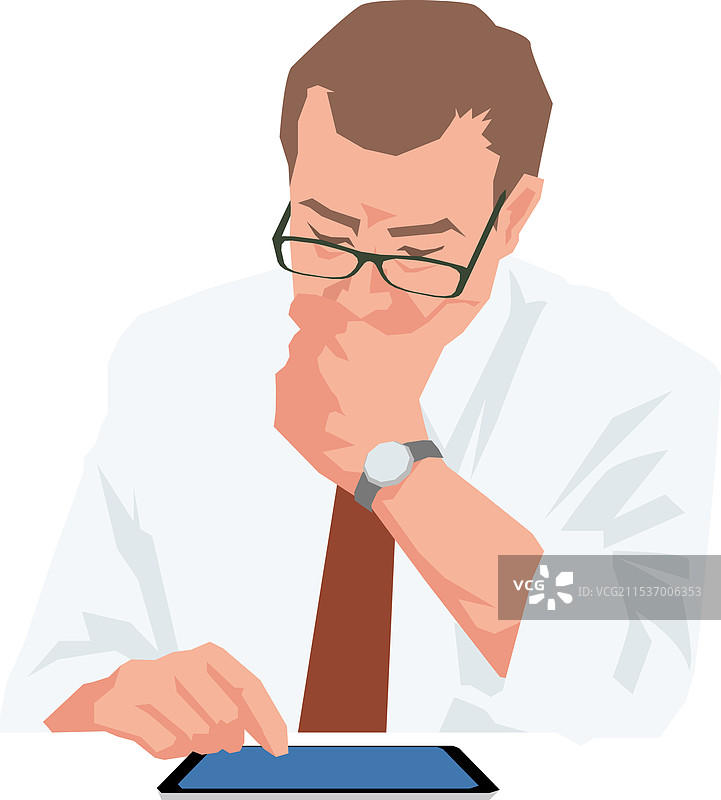 资深商人凝视平板电脑，沉思中。图片素材