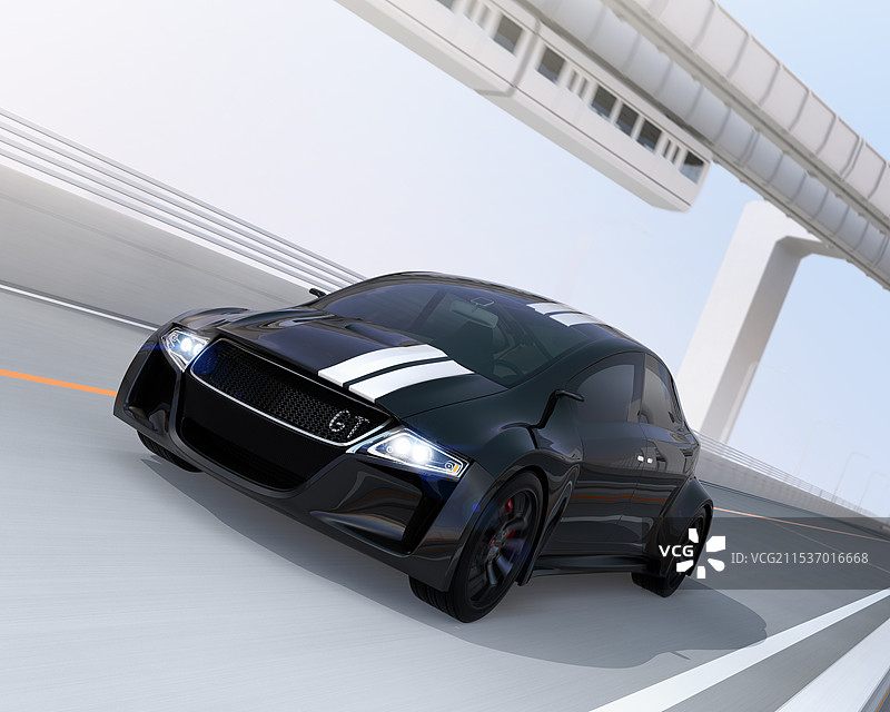 黑色跑车在高速公路上行驶，背景是悬挂单轨列车。图片素材