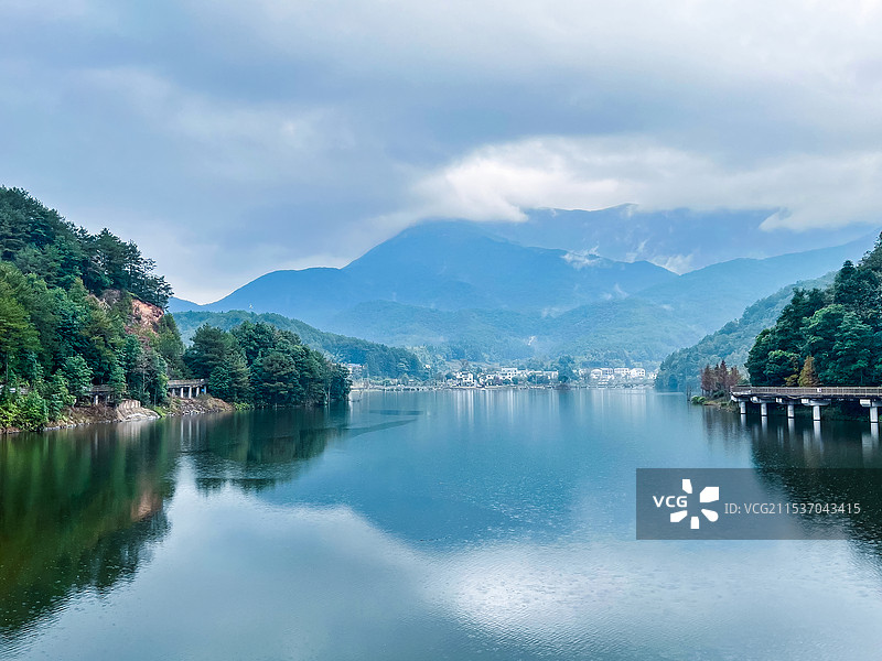雨中清脆朦胧-武平仙女湖图片素材