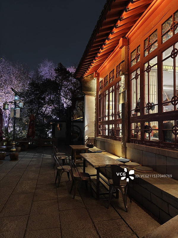 山东济南黑虎泉冬天夜景建筑图片素材