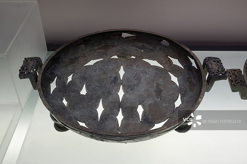 山东枣庄博物馆徐楼墓地出土滥国文物图片素材