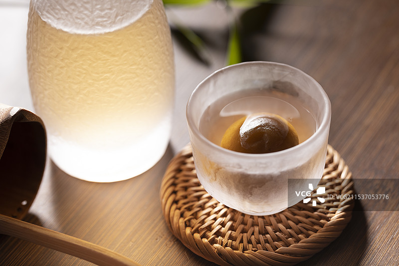 自酿青梅酒图片素材