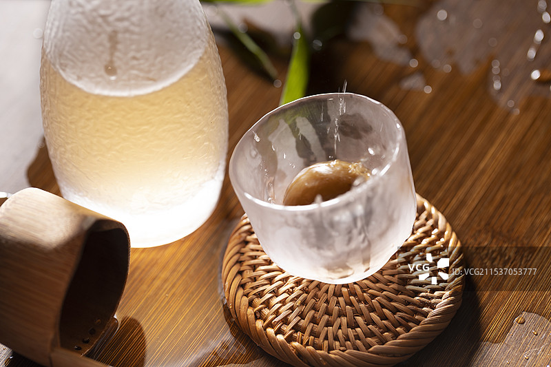 自酿青梅酒图片素材