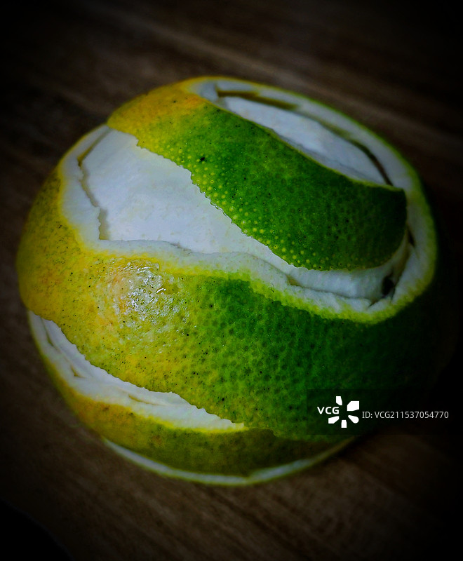 一只削了皮的柚子图片素材