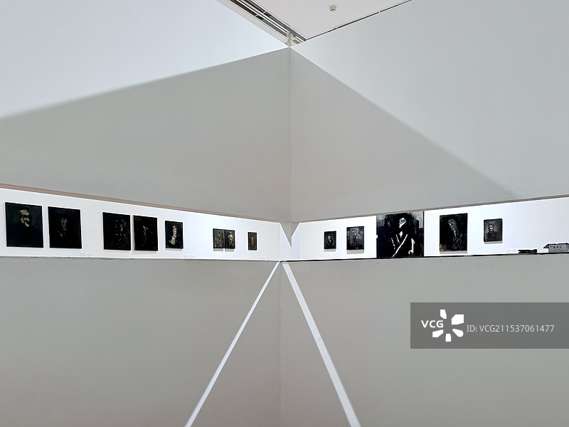 四川成都蓝顶美术馆释德勒个人展一隅图片素材