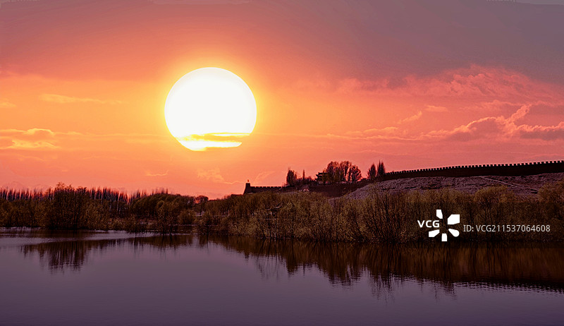 黄昏夕阳下的甘肃嘉峪关关城景区景观图片素材