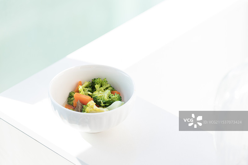 一碗健康美味的减脂餐图片素材