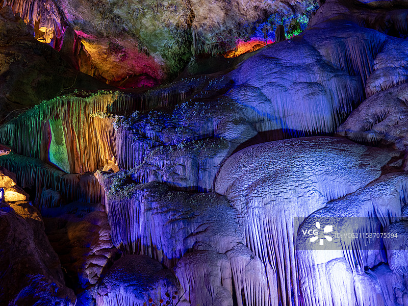 鸡冠洞石笋图片素材