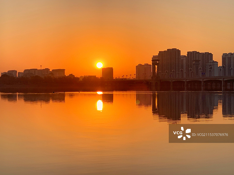 冬日暖阳          摄于临沂市沂河岸畔。图片素材