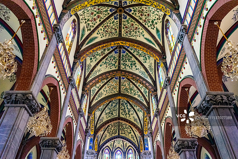 中国宗教象征信仰西方文化文艺复兴拍摄主题，山东省济南市洪楼天主教教堂华丽的天花板，室内无人图像摄影图片素材