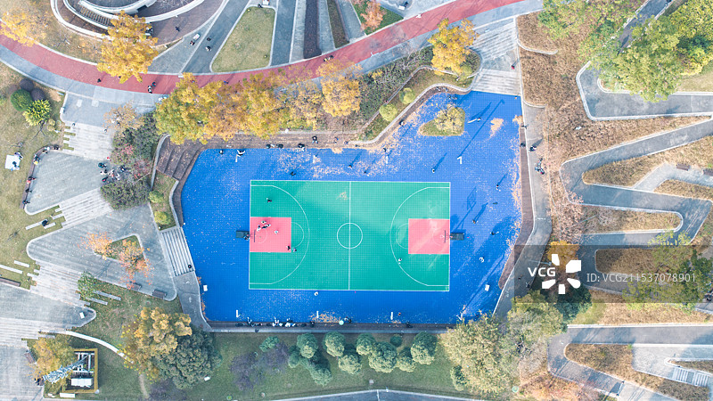 晴天成都交子公园篮球场打球航拍图片素材