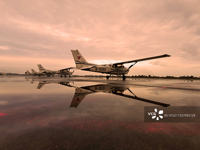 雨后的中飞院停机坪图片素材