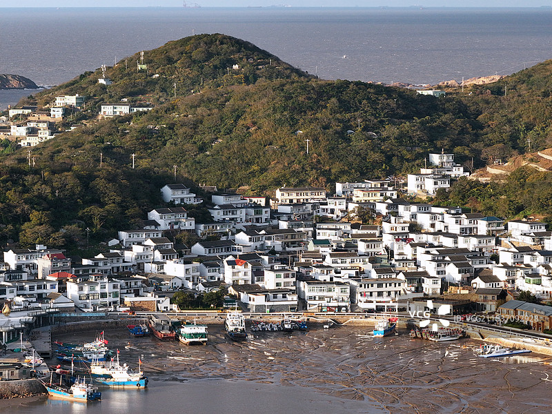 航拍中国浙江舟山嵊泗县金鸡山岛、黄泥坎村图片素材
