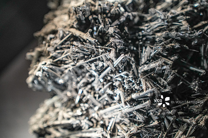 辉锑矿矿物图片素材