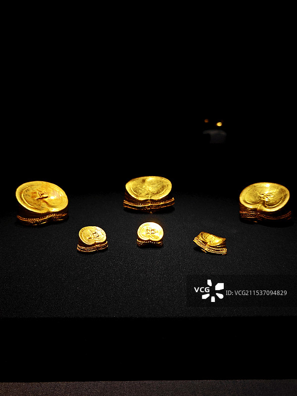 三星堆博物馆-海昏侯特展珍贵文物-褭蹏金图片素材