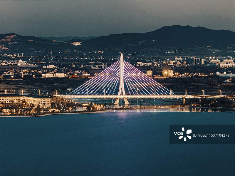 长治市神农湖大桥夜景航拍图片素材