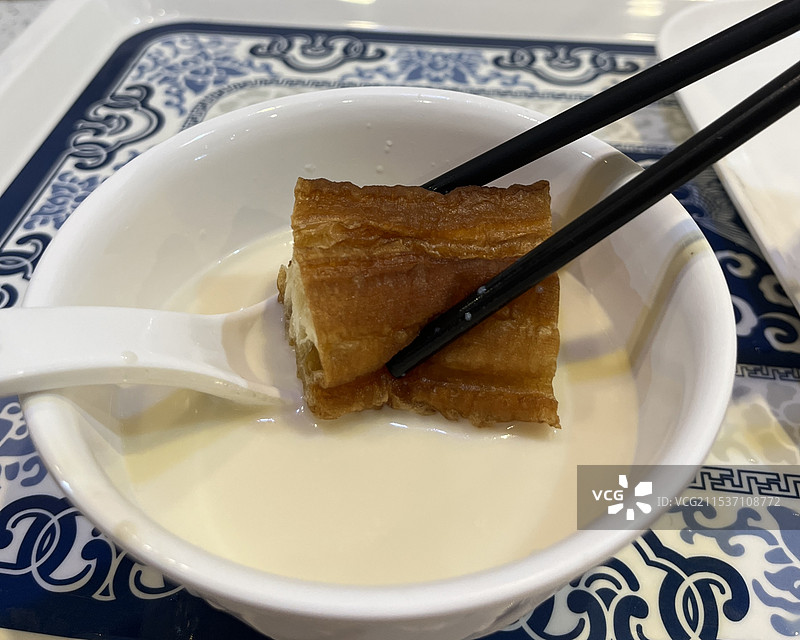 豆浆泡油条图片素材
