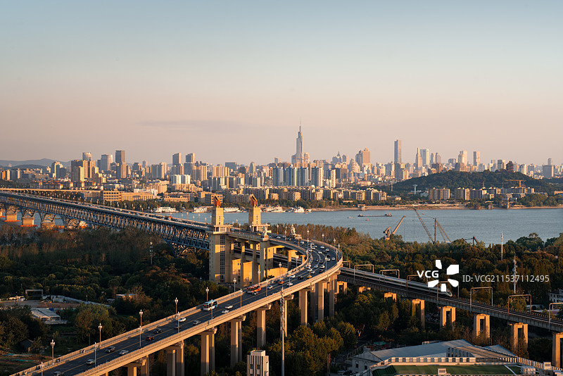 紫峰大厦与南京长江大桥图片素材