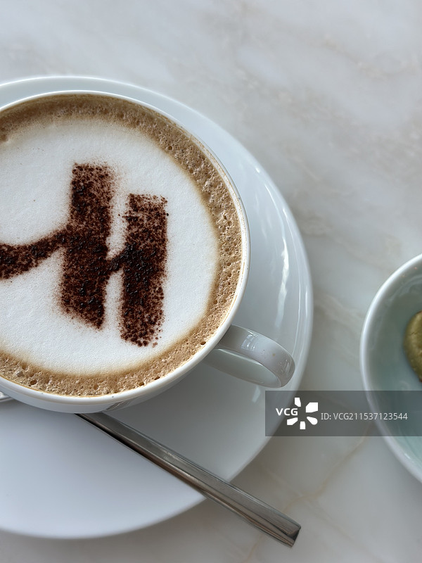 桌上咖啡的高角度视图图片素材