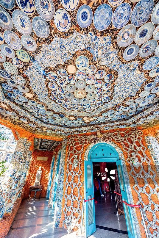 中国天津金街文化旅游区瓷房子的天花板装饰图片素材