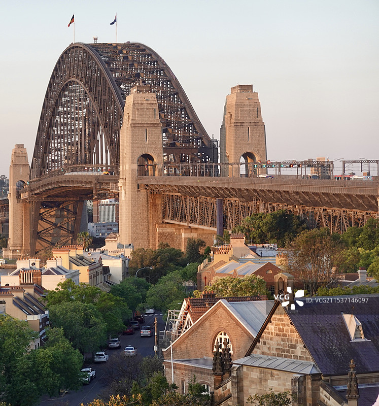 夕阳下的铁路桥图片素材