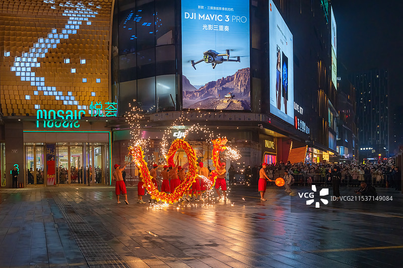重庆节日民俗打铁水和舞龙图片素材