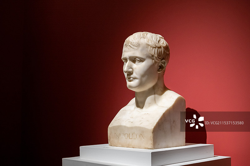 《拿破仑半身像》 1812年肖代创作  法国拿破仑第十骑兵团协会收藏 山东博物馆拿破仑文物特展图片素材