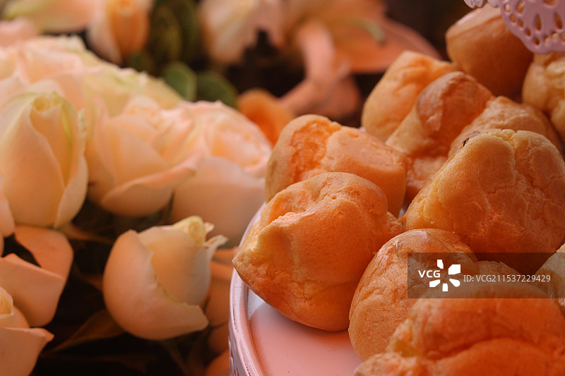 鲜花与泡芙图片素材