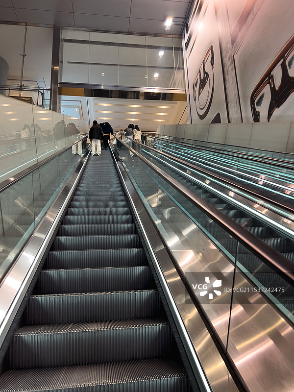大型商厦电动扶梯图片素材