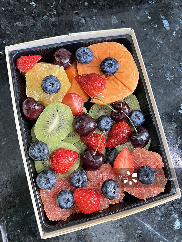 容器中水果的高角度视图图片素材