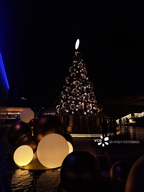 圣诞树~成都skp灯光圣诞树图片素材