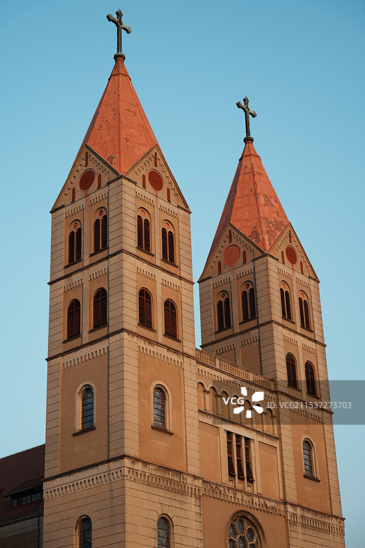 秋天的圣弥额尔教堂图片素材