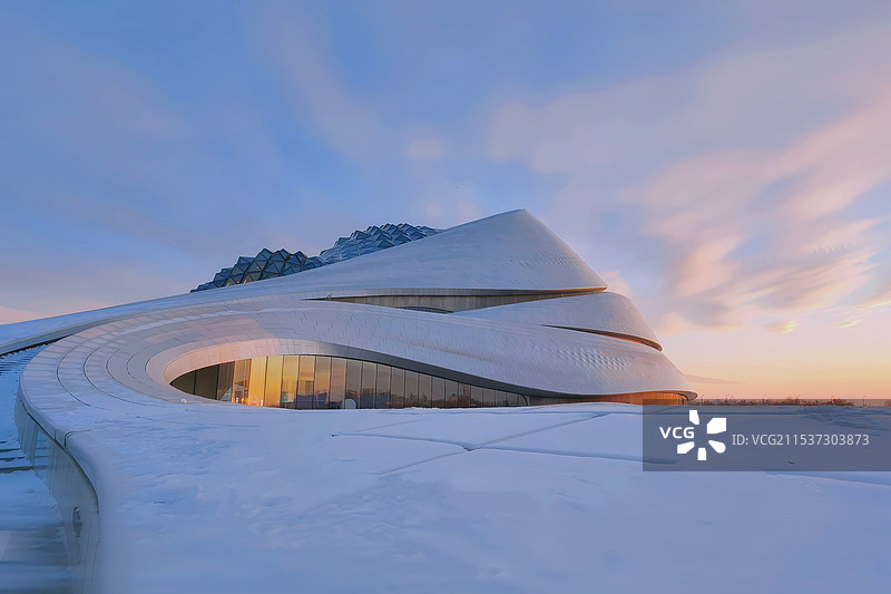 日暮微光-城市大剧院建筑图片素材