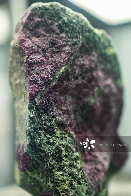 红宝石黝帘石图片素材