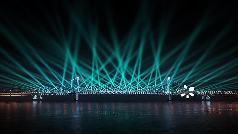 大连星海湾大桥灯光秀图片素材
