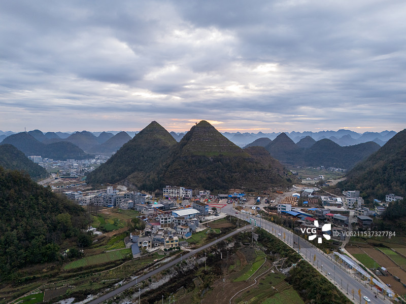 贵州安龙金字塔图片素材