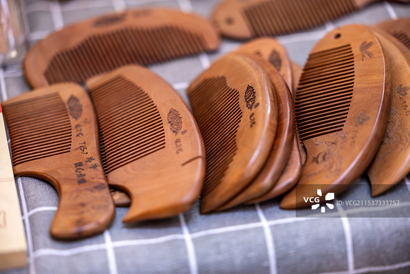 女人用的木梳化妆用品静物摄影图片素材