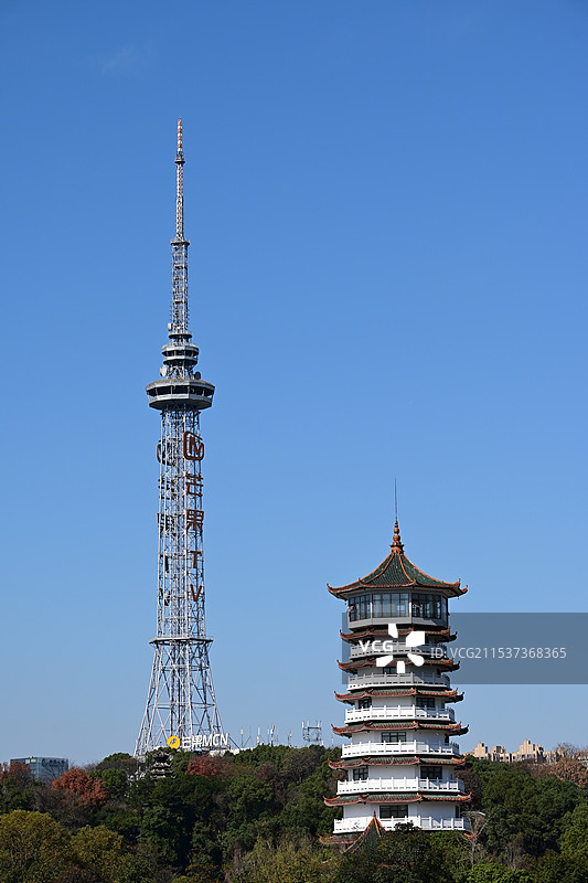 芒果TV塔和湖南烈士公园的塔图片素材