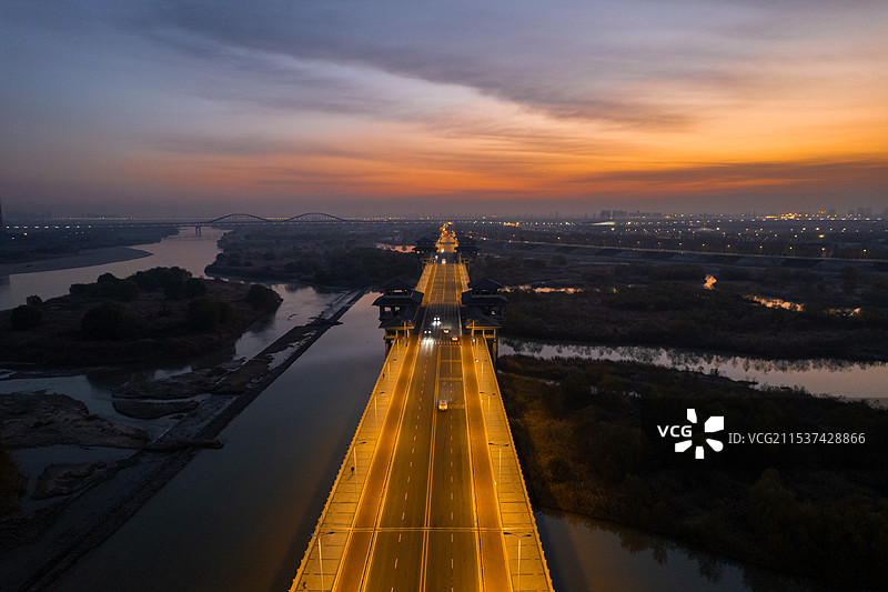 西安渭河大桥古建筑清晨日出图片素材