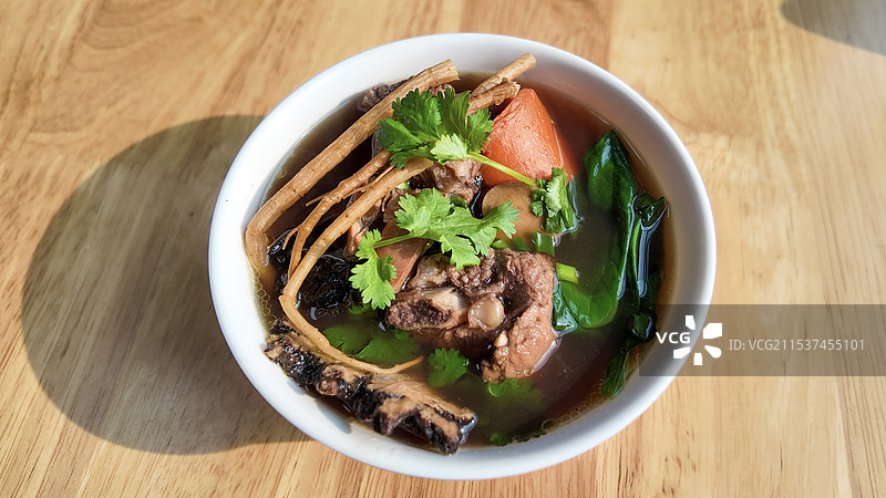 药膳十全大补汤的俯拍图片素材